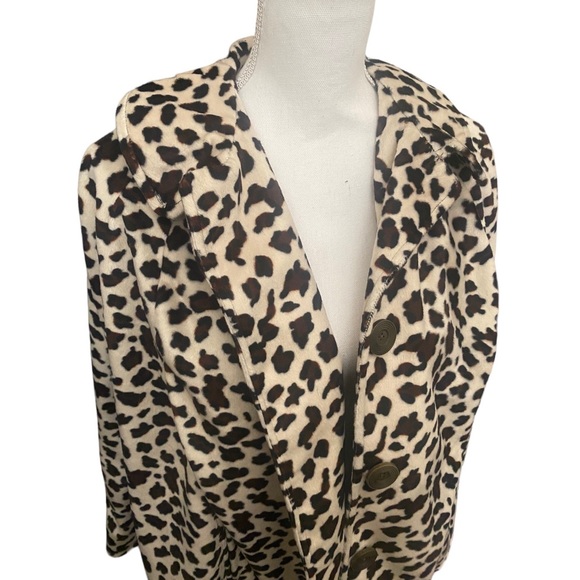 Cheetah Leopard Fleece Cape with a satin emerald green lining Size XL - Picture 2 of 12